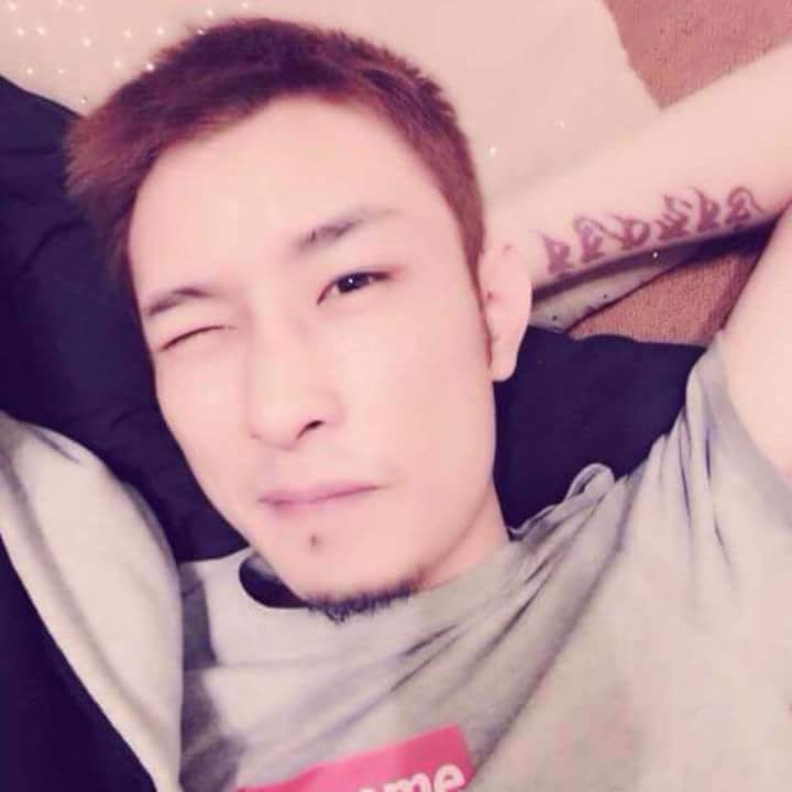 难得拥抱的第一张照片--承德相亲服务中心