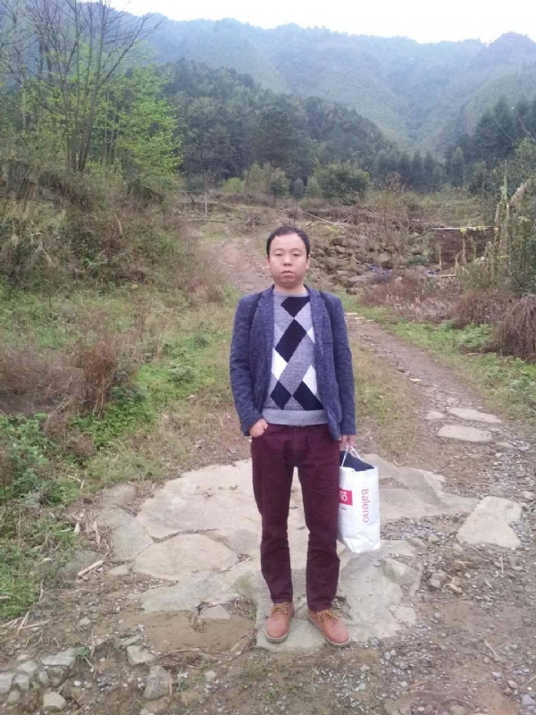 奋斗的第一张照片--承德相亲服务中心