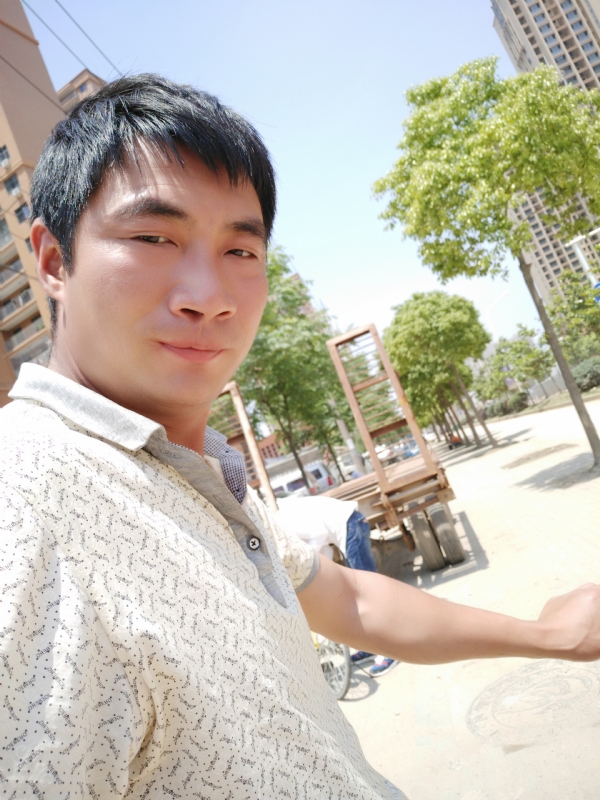 勇哥的第一张照片--承德相亲服务中心