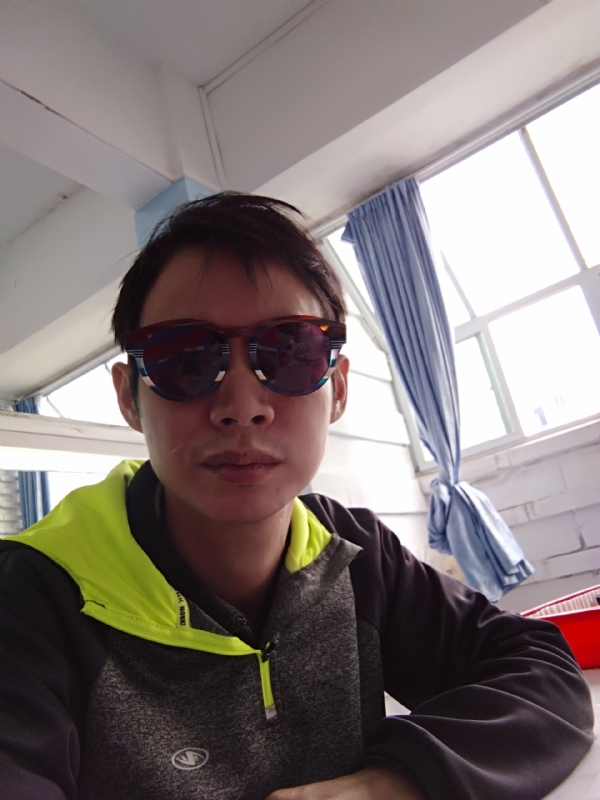 五华移民男的第一张照片--承德相亲服务中心