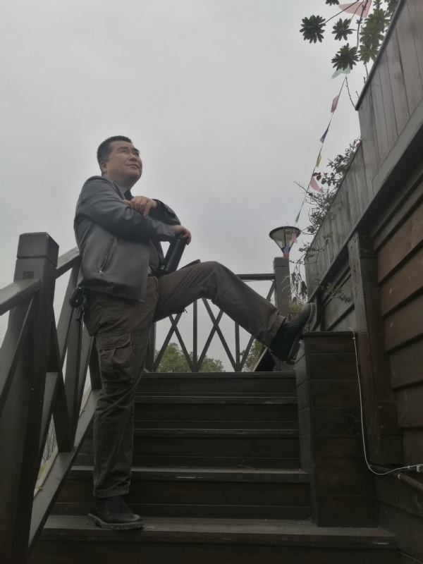孤单背影的第一张照片--承德相亲服务中心