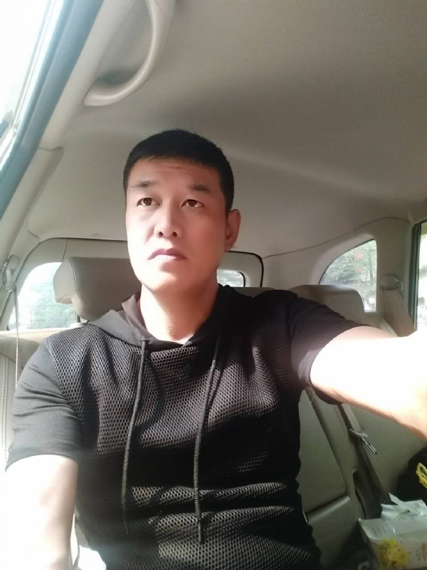 深爱的疯子的第一张照片--承德相亲服务中心