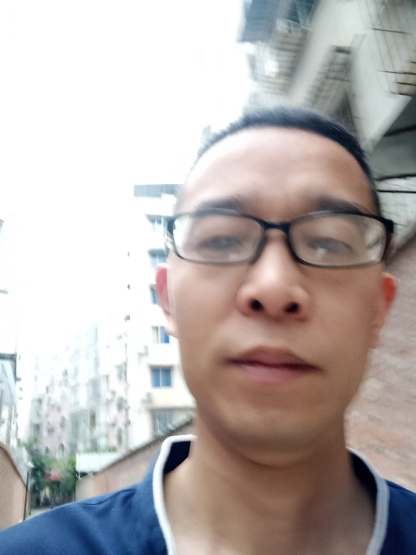眼镜的第一张照片--承德相亲服务中心