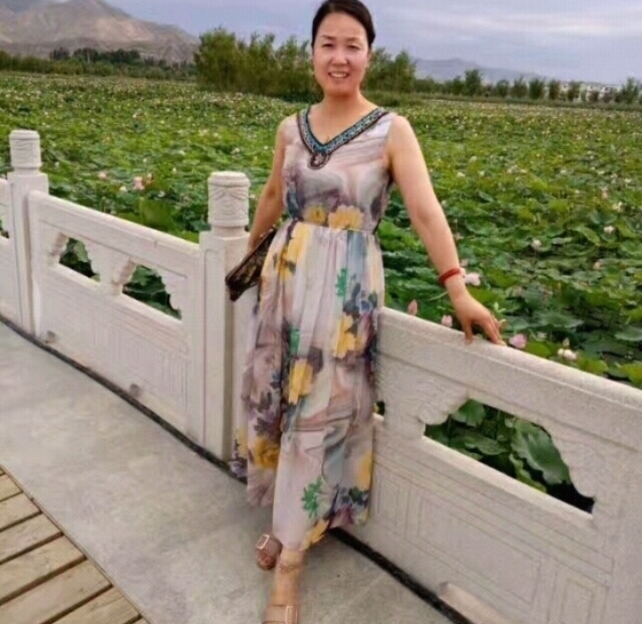 红叶的第一张照片--承德相亲服务中心