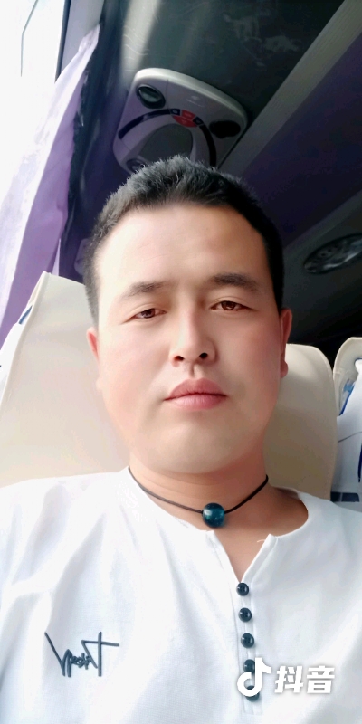瞬间被爱上的第一张照片--承德相亲服务中心