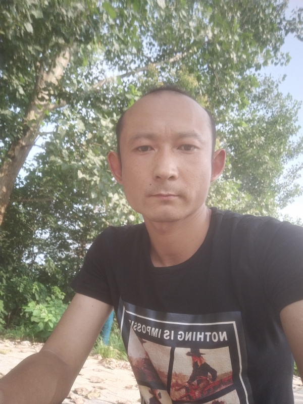 80大叔的第一张照片--承德相亲服务中心