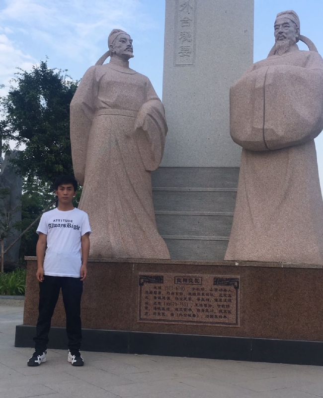 仰望x未来的第一张照片--承德相亲服务中心