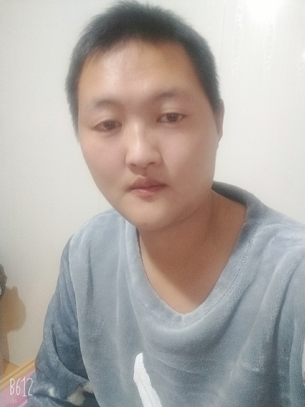 烟圈里透着伤的第一张照片--承德相亲服务中心
