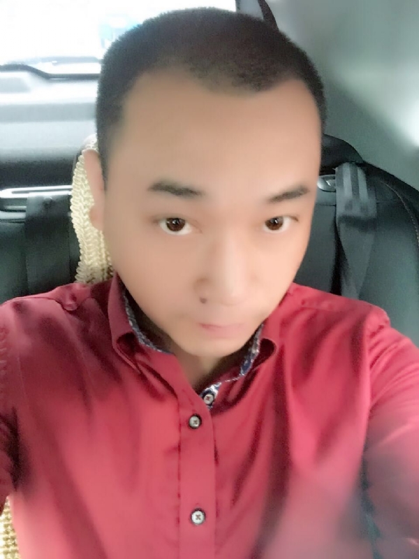 在一个路口等的第一张照片--承德相亲服务中心