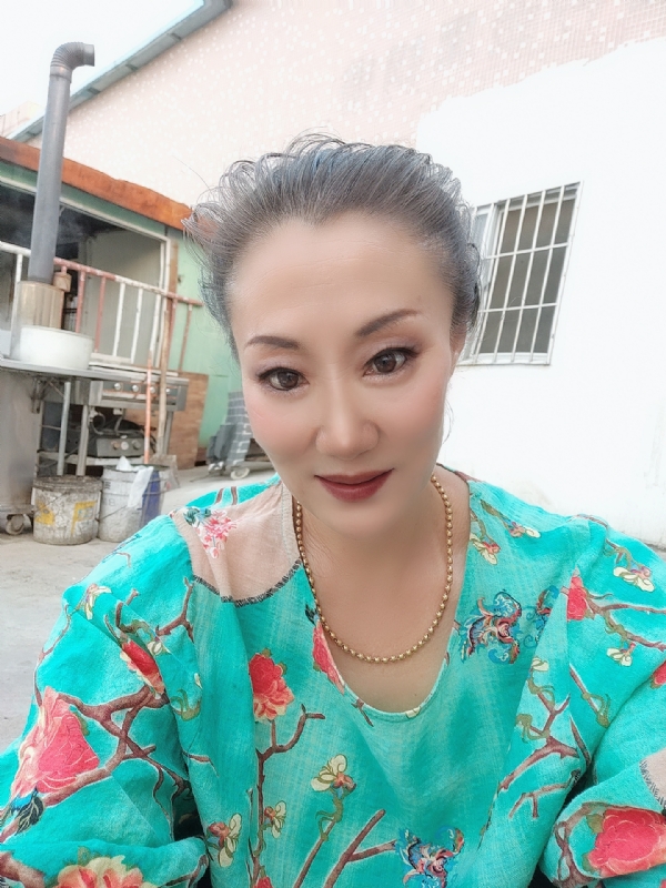 燕子的第三张照片--承德相亲服务中心