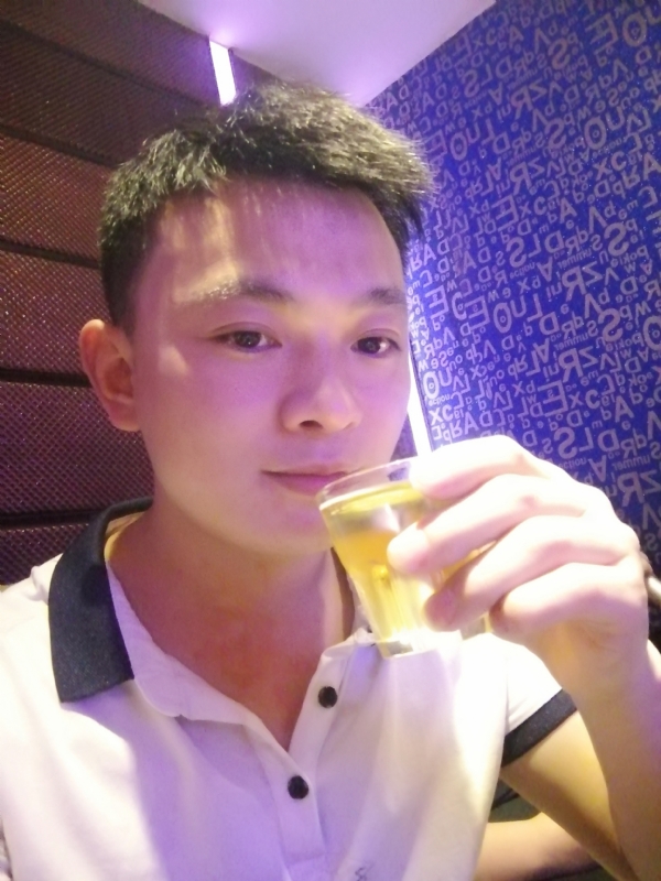 幸福的拥抱的第一张照片--承德相亲服务中心