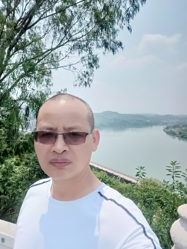 随缘随性的第一张照片--承德相亲服务中心