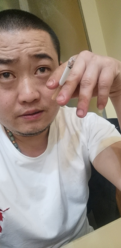 孤独的螃蟹的第一张照片--承德相亲服务中心