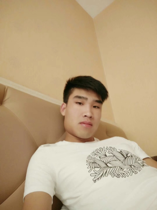 谁不曾孤单上路的第一张照片--承德相亲服务中心