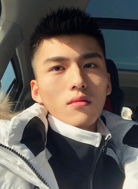 飞翔的第一张照片--承德相亲服务中心