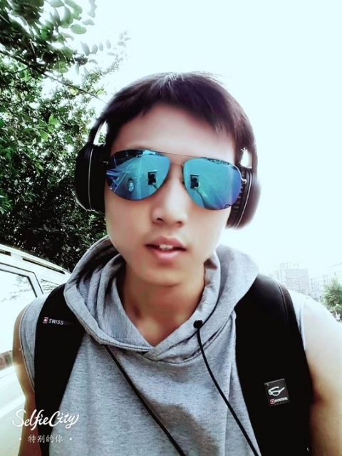 失意的人的第一张照片--承德相亲服务中心