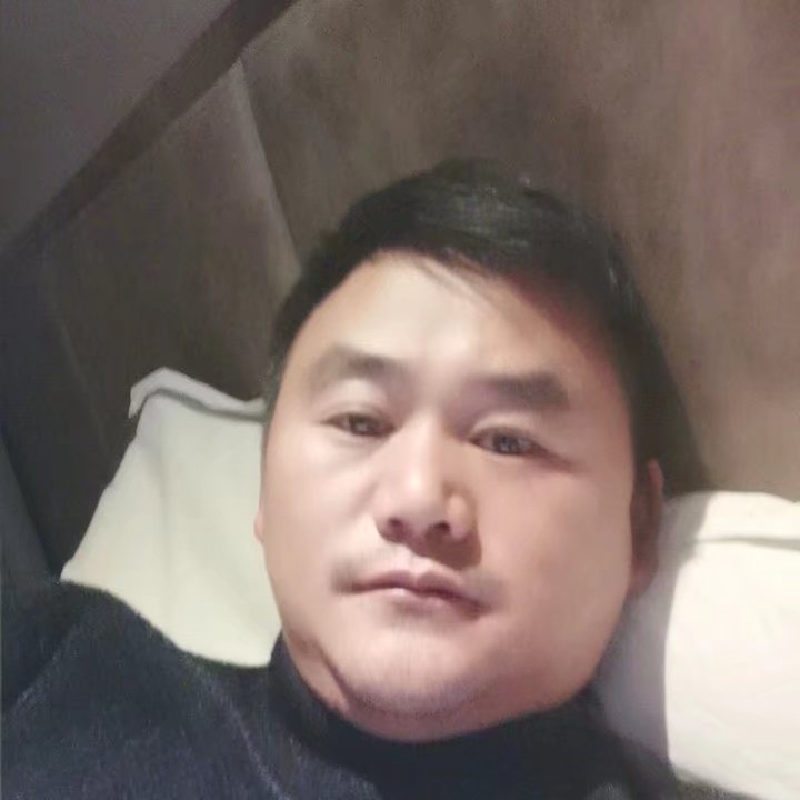 奔跑的第四张照片--承德相亲服务中心