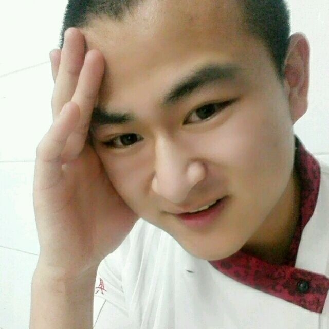 人潮拥挤的第一张照片--承德相亲服务中心