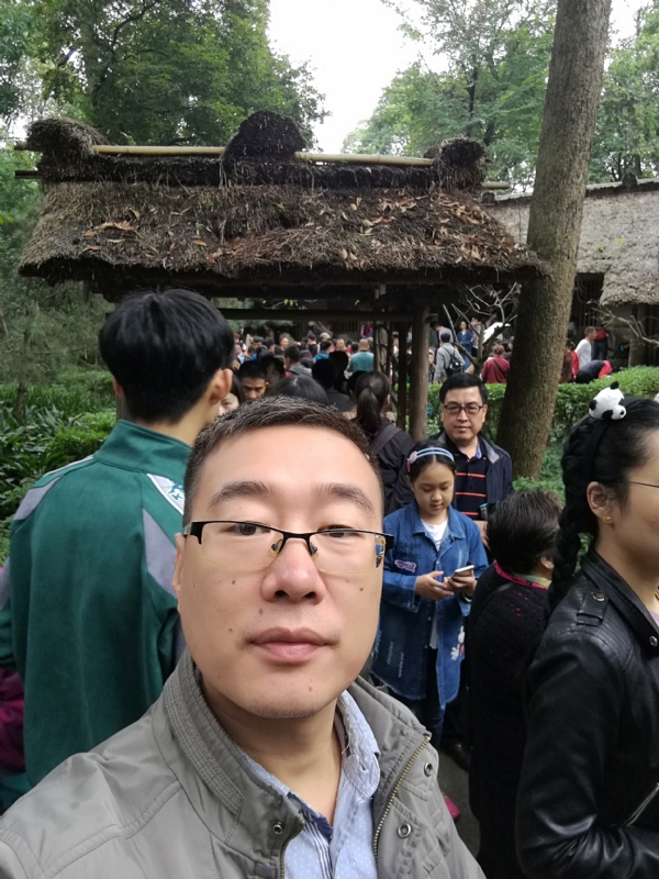 撑起一片天的第一张照片--承德相亲服务中心