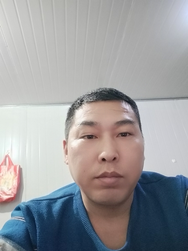 开着拖拉机去兜风的第一张照片--承德相亲服务中心