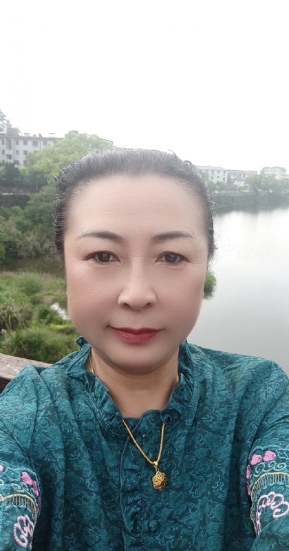 雨中情的第一张照片--承德相亲服务中心