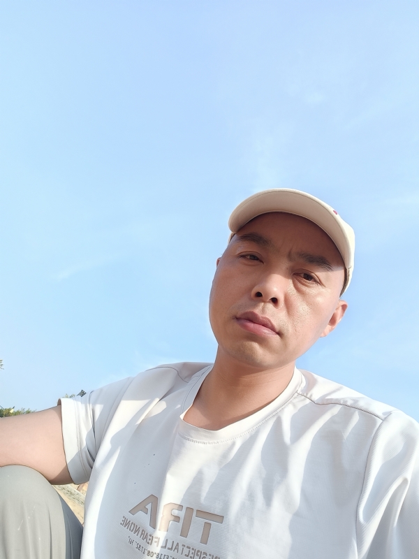 哥哥的第一张照片--承德相亲服务中心