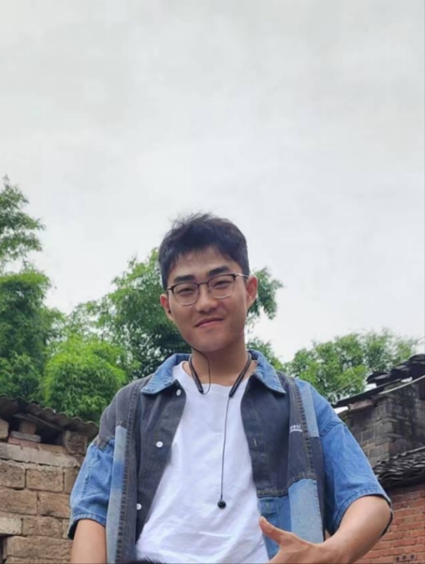 越努力越幸运的第一张照片--承德相亲服务中心
