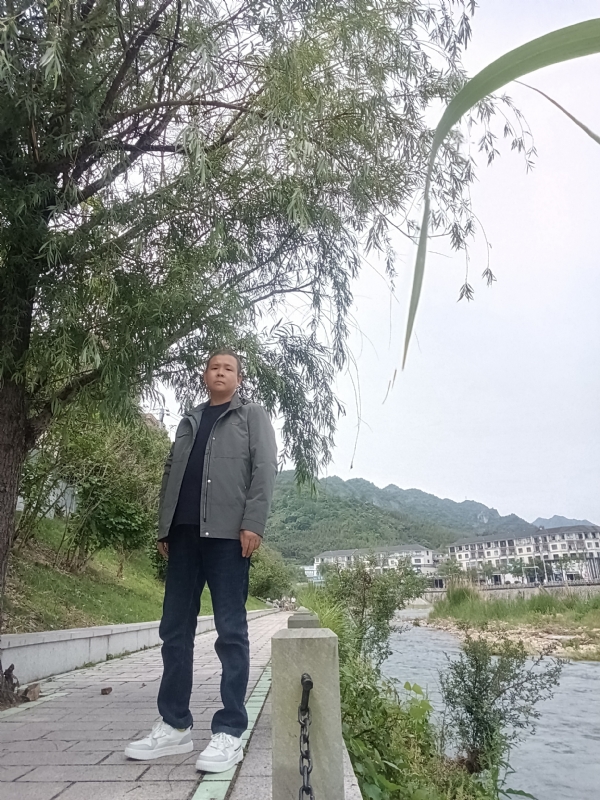 飞雪飘零的第一张照片--承德相亲服务中心