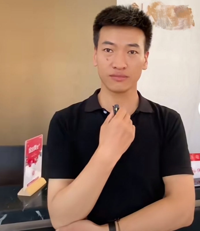 一杯梁白开的第一张照片--承德相亲服务中心