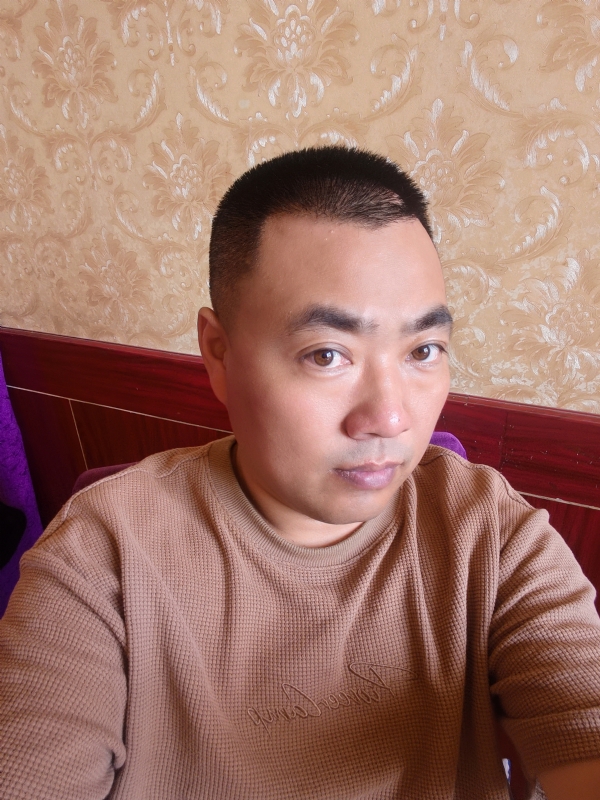 擦亮眼睛向前看的第一张照片--承德相亲服务中心