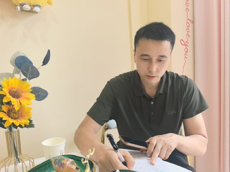 笑看一切的第二张照片--承德相亲服务中心
