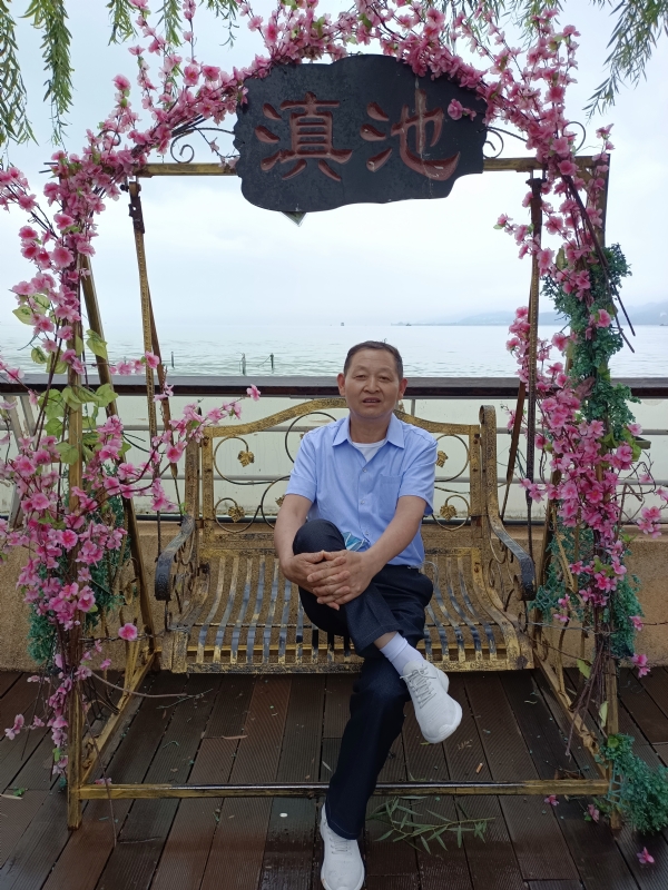 奋斗的第二张照片--承德相亲服务中心