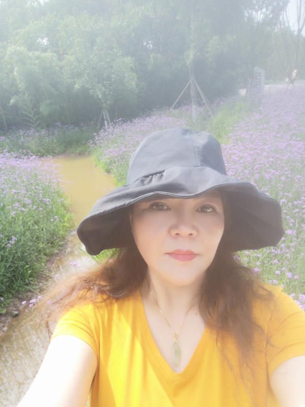 宛霞的第三张照片--承德相亲服务中心