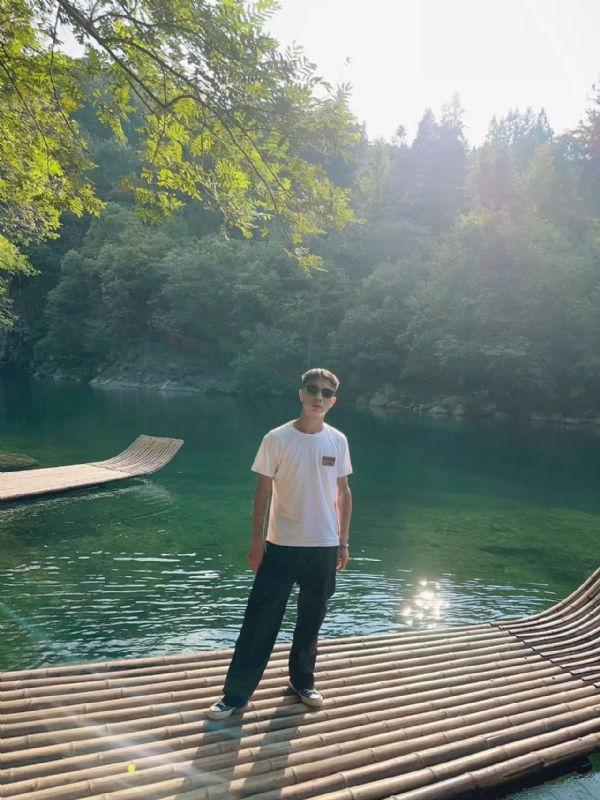 林言的第二张照片--承德相亲服务中心