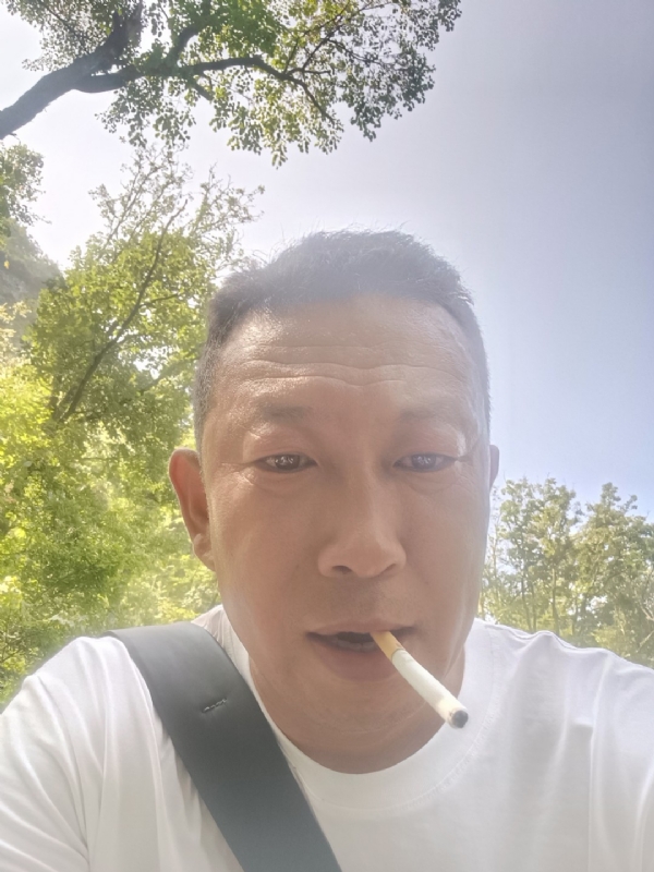 中年大叔的第一张照片--承德相亲服务中心